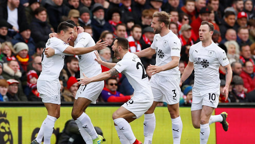 每体：博阿滕学期约十天，近距离学习弗里克在巴萨的工作方式（每体：博阿滕将用约十天近距离观摩弗里克在巴萨的执教方式）