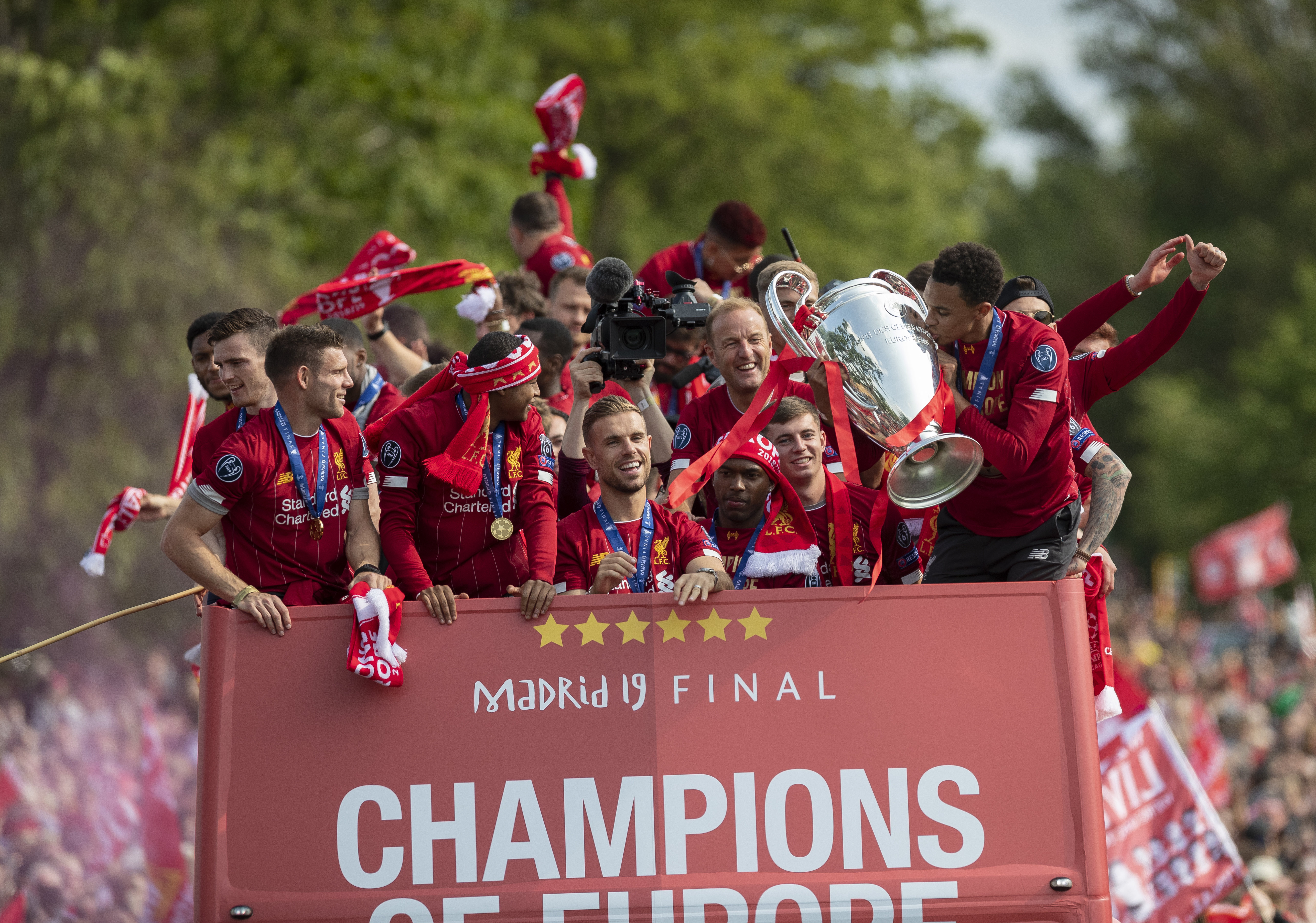 英媒：比苏马在吸笑气之后面临纪律处罚，热刺要在冬窗送走他（英媒：比苏马涉吸笑气或遭纪律处分，热刺拟冬窗将其出售）