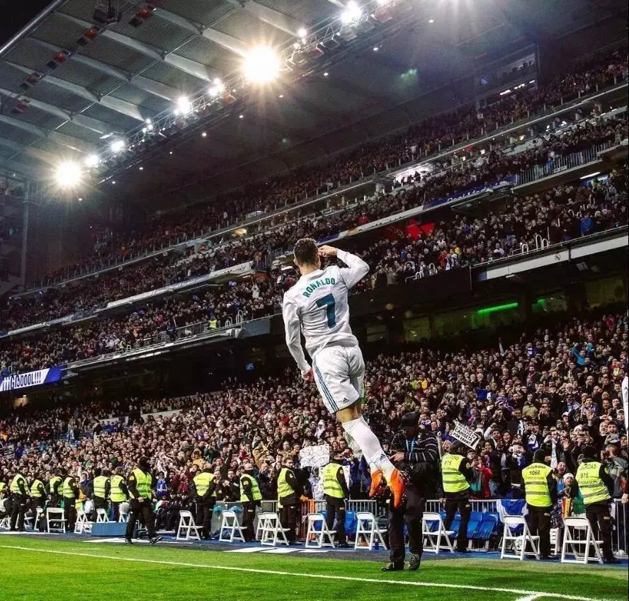 英超最新积分榜：阿森纳39分锁定圣诞榜首；曼城37分排名第二（英超积分最新形势：阿森纳39分领跑圣诞榜，曼城37分居次席）