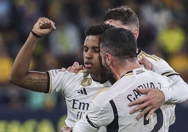 亚精英赛半场：路易斯失单刀+补射中柱，申花暂0-0广岛（亚精英赛半场战报：路易斯单刀失手又补射中柱，申花暂与广岛0-0）