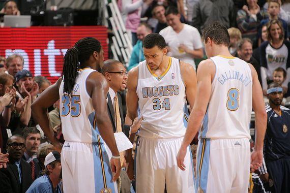 国足热身赛战胜对手士气大增（国足热身赛告捷，士气高涨）