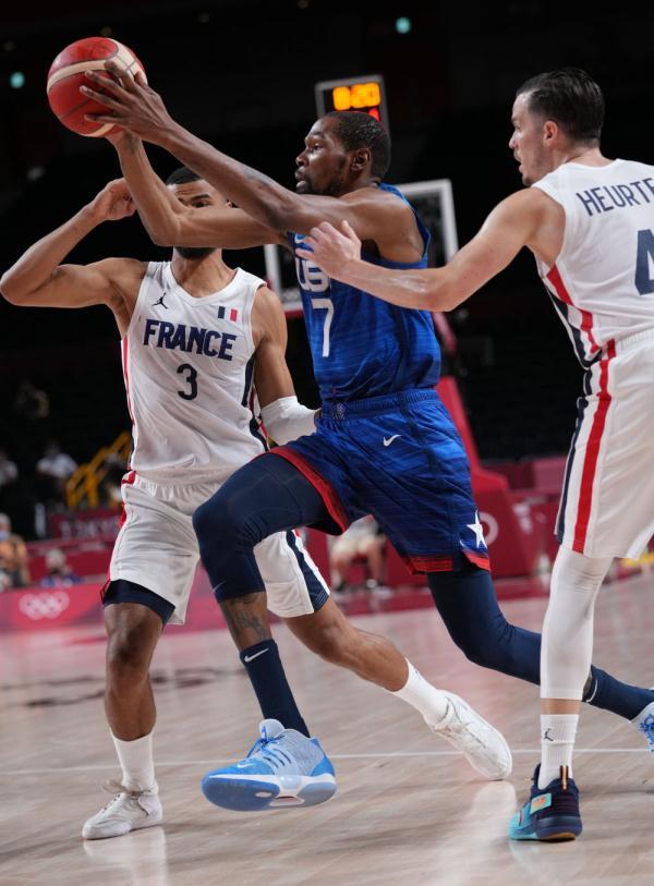 博雷戈：奎因经受住了考验和申京互有攻防 他喜欢大场面的对决（博雷戈：奎因通过考验，与申京攻防拉锯；他钟爱大场面对决）