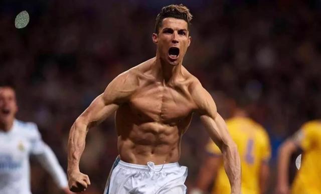 型男登场！76人球员入场穿搭秀，灯光摄像齐备（潮男亮相！76人球员入场造型秀，灯光摄影一应俱全）