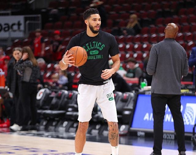 阿圭罗：阿根廷能赢2026世界杯；梅西是巴萨队史最重要的球员（阿圭罗：阿根廷有望夺得2026世界杯，梅西是巴萨队史最关键人物）