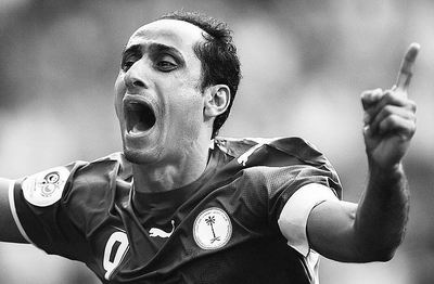 曼联对狼队的预测首发阵容：梅努的未来抉择，约罗强势回归（曼联vs狼队预测首发：梅努面临去留抉择，约罗强势复出）