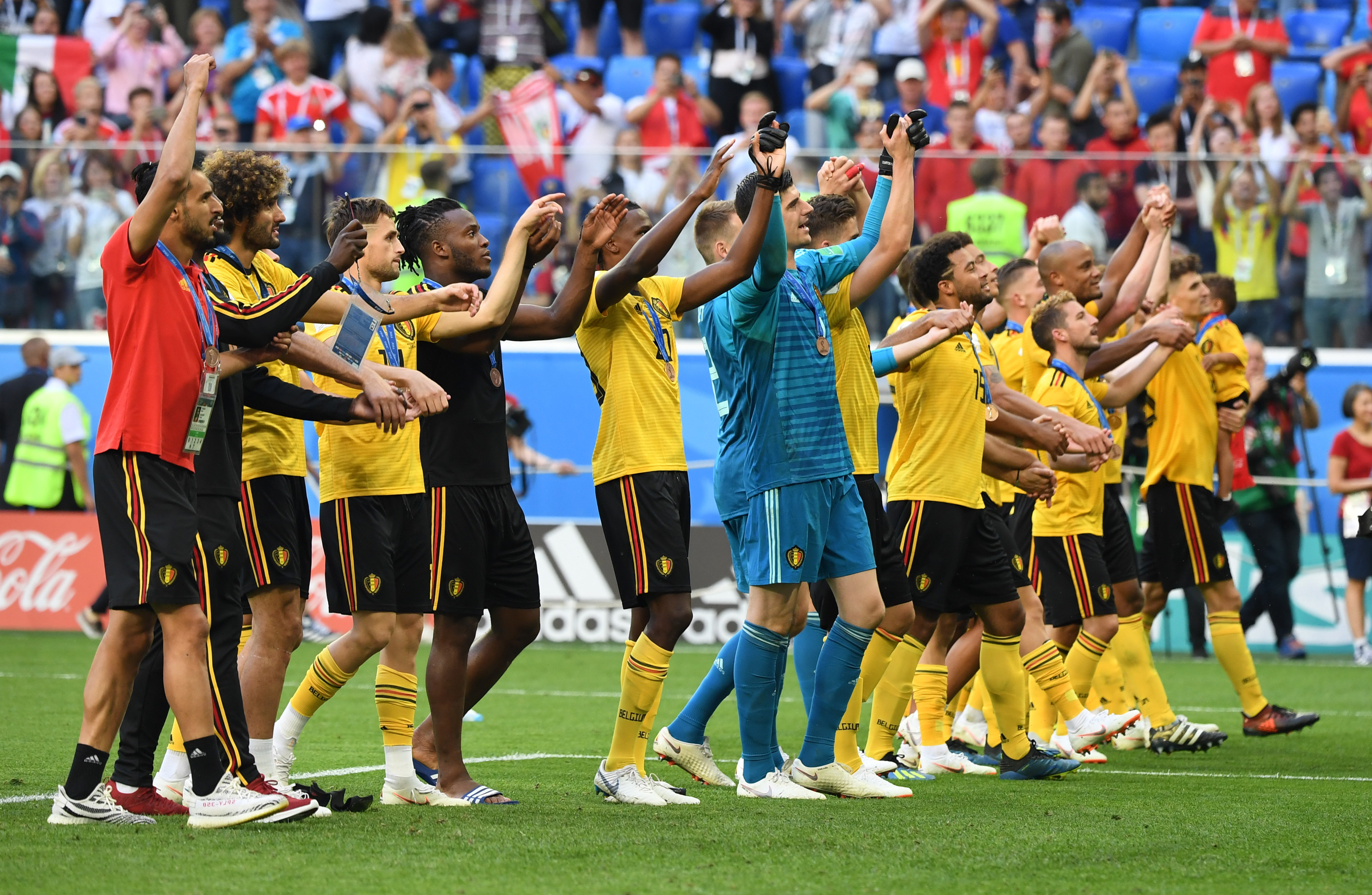 安迪·卡罗尔惊叹切赫神扑，创英格兰足球史经典瞬间（切赫神级扑救惊呆安迪·卡罗尔，定格英格兰足坛经典一幕）